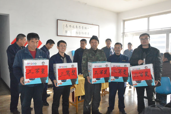 石墨電極專業(yè)生產(chǎn)商豐鎮(zhèn)宏升炭素2017年元旦表彰大會(huì)